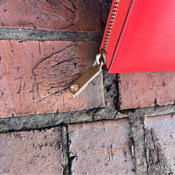 KATE SPADE NEW YORK ORANGE LEATHER FULL ZIP CLOSURE WALLET NEW!! - Picture 6 of 16